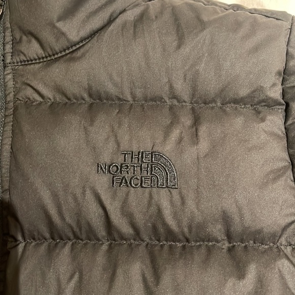 North Face Girls Large Puffer Jacket - Picture 2 of 4